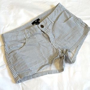 H&M white blue pinstriped shorts size 4